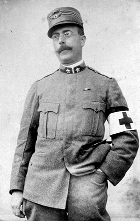 Giuseppe Altobello in divisa da capitano della Croce Rossa
